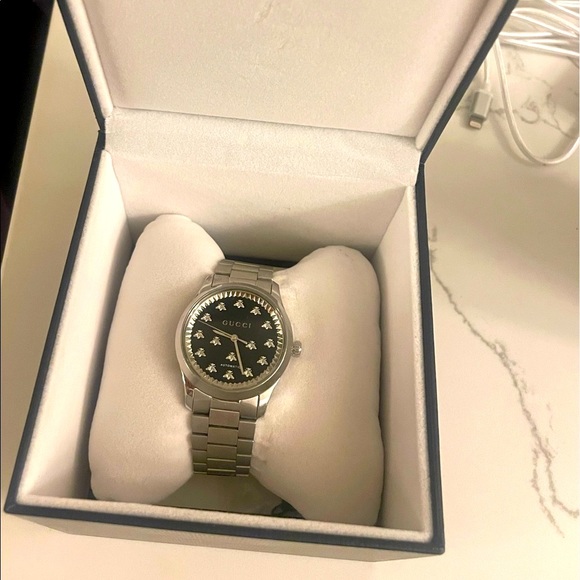 AUTHENTICATED GUCCI WATCH - Picture 2 of 8